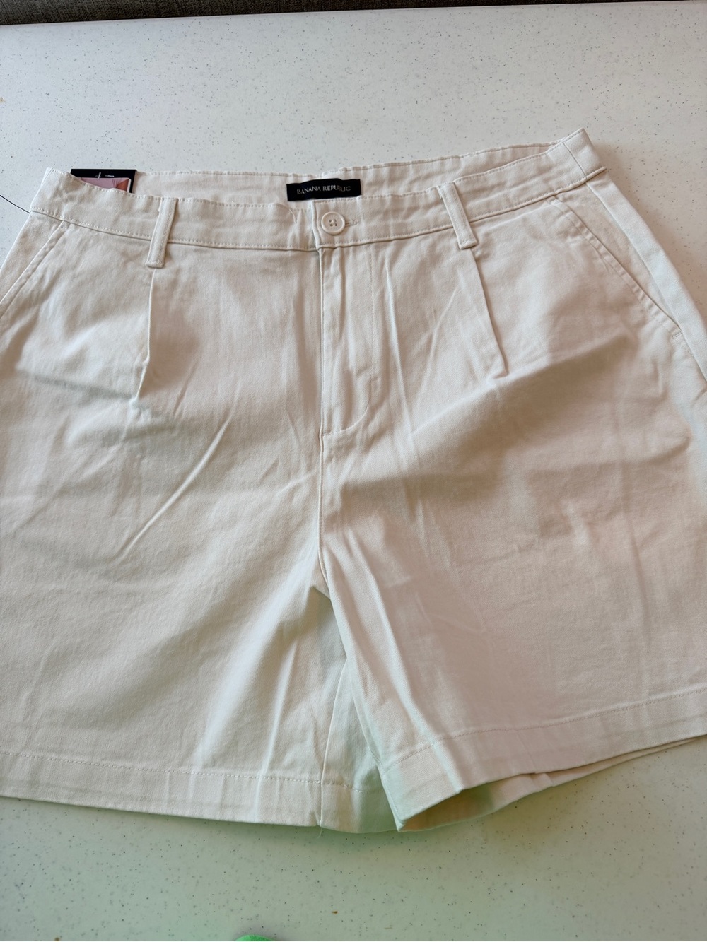 Banana Republic Classic Pleated Chino Shorts in Tan Size 12 NWT